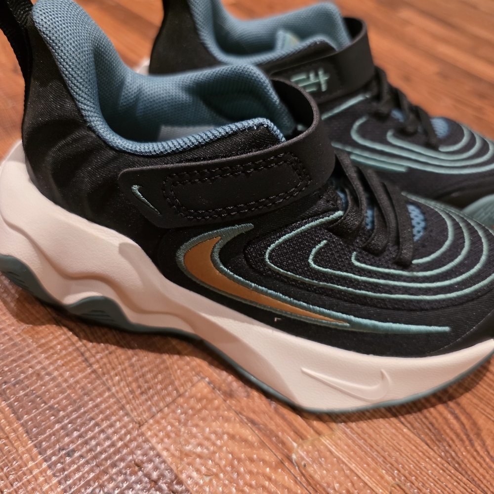 Nike Kids' Black and Green Sneakers